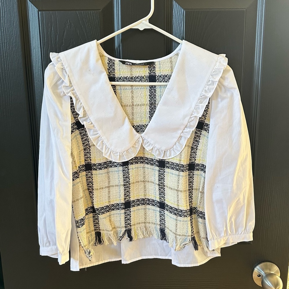 Zara top with oversized collar and sweater detail size S